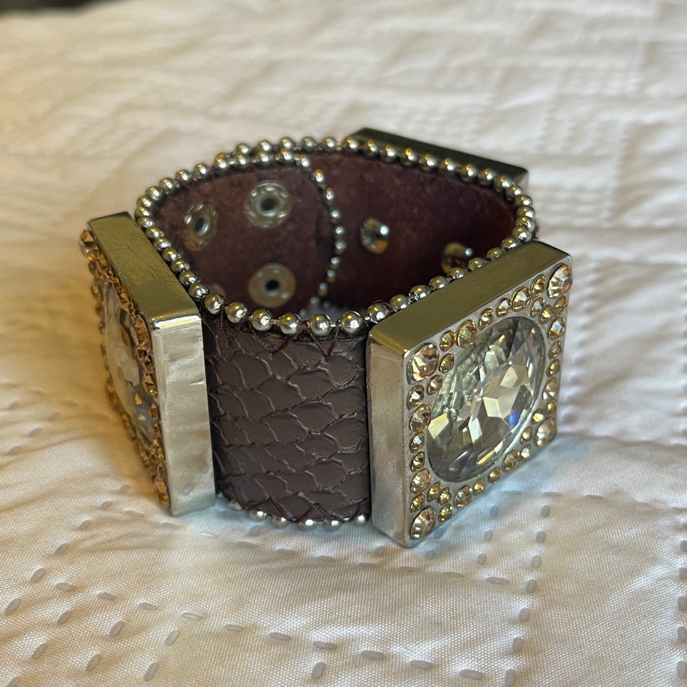 YIK FUNG Brown Leather Bracelet with Gold/Silver accents w/ goldish sparkle.